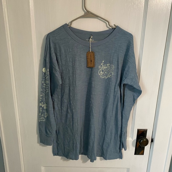 Natural Life - long sleeved graffiti top- NWT - Picture 4 of 7